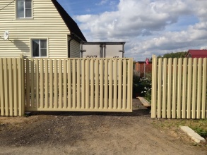 Ворота откатные из евроштакетника - пример 12 фото в Черноголовке