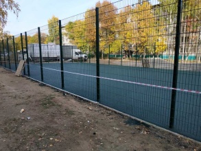 Забор на спортивную площадку 40 метров фото в Черноголовке