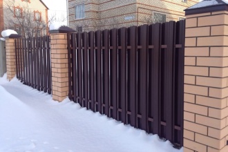 Забор из евроштакетника в шахматном порядке 30 метров фото в Черноголовке