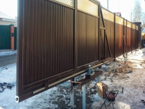 Откатные ворота с дистанционным управлением - пример 9 фото цена за метр