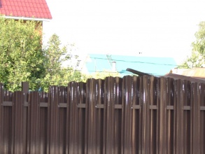 Забор из евроштакетника на ленточном фундаменте 10 метров фото в Черноголовке