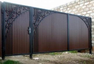 Распашные ворота из профнастила - пример 1 фото в Черноголовке